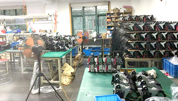 Organización de piezas y área de almacenamiento del taller