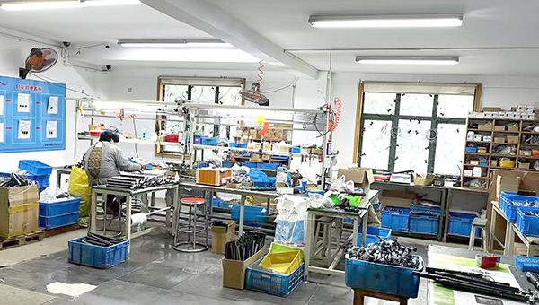 Organización de piezas y área de almacenamiento del taller